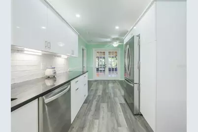 2410 Riverside Drive E, Bradenton, FL 34208 - Photo 17