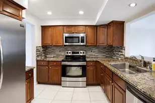 947 Sunridge Way, Sarasota, FL 34234 - Photo 7