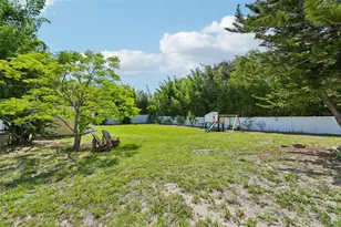 329 Bay Vista Ave, Osprey, FL 34229 - Photo 29