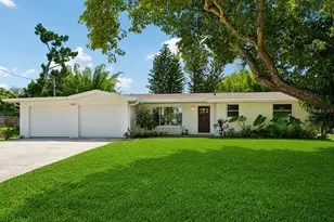 329 Bay Vista Ave, Osprey, FL 34229 - Photo 1