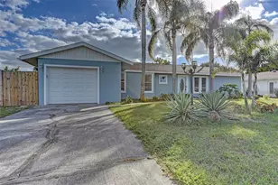 1106 Southern Pine Ln, Sarasota, FL 34243 - Photo 3