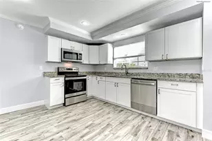 1106 Southern Pine Ln, Sarasota, FL 34243 - Photo 11