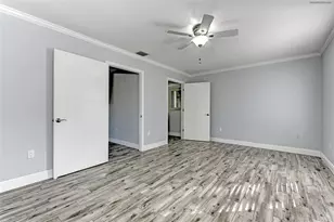 1106 Southern Pine Ln, Sarasota, FL 34243 - Photo 17