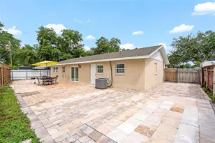 537 Melody Cir, Sarasota, FL 34237 - Photo 5