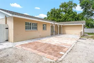 537 Melody Cir, Sarasota, FL 34237 - Photo 3