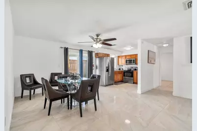 537 Melody Circle, Sarasota, FL 34237 - Photo 7