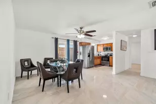 537 Melody Cir, Sarasota, FL 34237 - Photo 7