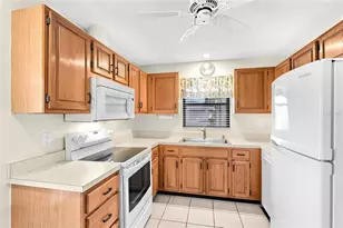 3670 Glen Eagle Dr, Sarasota, FL 34238 - Photo 13