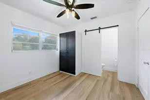2000 Craft Ln, Sarasota, FL 34239 - Photo 15