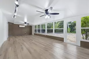 2000 Craft Ln, Sarasota, FL 34239 - Photo 21