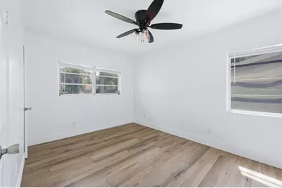 2000 Craft Lane, Sarasota, FL 34239 - Photo 17