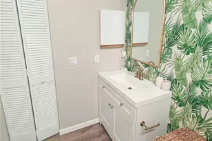 4907 82nd Pl E, Sarasota, FL 34243 - Photo 13