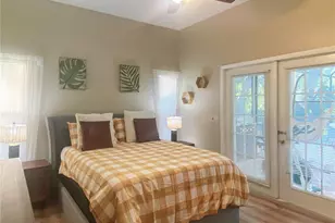 4907 82nd Pl E, Sarasota, FL 34243 - Photo 17