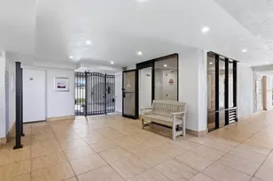 1001 Benjamin Franklin Dr, Sarasota, FL 34236 - Photo 17