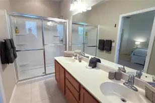 3880 82nd Ave Cir E, Sarasota, FL 34243 - Photo 7