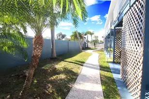 3001 Bee Ridge Rd, Sarasota, FL 34239 - Photo 21