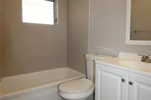 3001 Bee Ridge Rd, Sarasota, FL 34239 - Photo 9