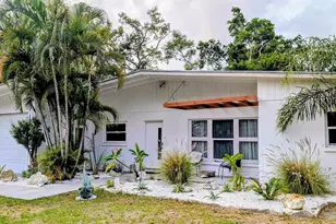 3579 Plantation Dr, Sarasota, FL 34231 - Photo 1