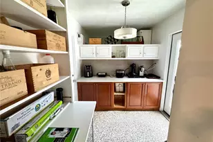 3579 Plantation Dr, Sarasota, FL 34231 - Photo 9