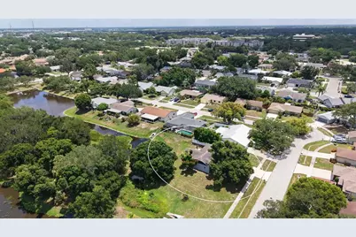 2481 S Scarlet Oak Court, Sarasota, FL 34232 - Photo 3