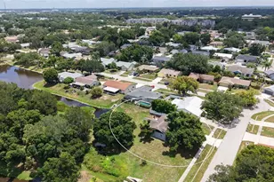 2481 S Scarlet Oak Ct, Sarasota, FL 34232 - Photo 3