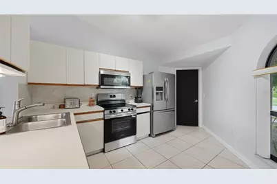 2481 S Scarlet Oak Court, Sarasota, FL 34232 - Photo 11