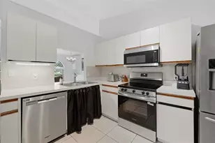 2481 S Scarlet Oak Ct, Sarasota, FL 34232 - Photo 13