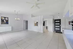 2481 S Scarlet Oak Ct, Sarasota, FL 34232 - Photo 9