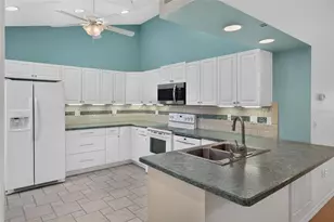5626 Monte Rosso Rd, Sarasota, FL 34243 - Photo 9