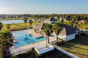 909 Meadow Glade Dr, Ruskin, FL 33570 - Photo 3