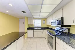 3983 Maceachen Blvd, Sarasota, FL 34233 - Photo 9