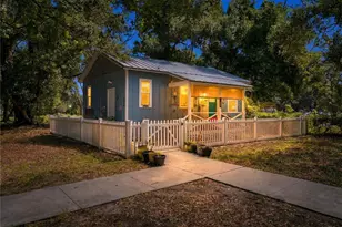 559 18th St E, Bradenton, FL 34208 - Photo 1