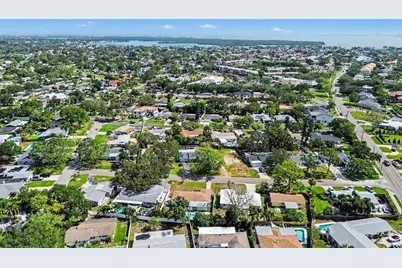 1737 Colorado Avenue NE, Saint Petersburg, FL 33703 - Photo 5