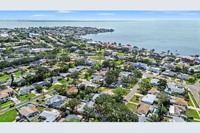 1737 Colorado Avenue NE, Saint Petersburg, FL 33703 - Photo 3
