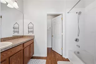 1346 Grantham Dr, Sarasota, FL 34234 - Photo 17