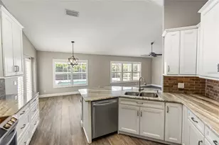 502 St Andrews Dr, Sarasota, FL 34243 - Photo 11