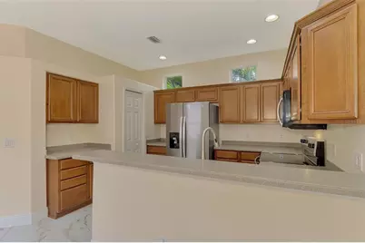 7803 33rd Street E, Sarasota, FL 34243 - Photo 15
