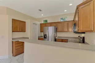 7803 33rd St E, Sarasota, FL 34243 - Photo 15
