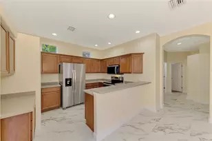 7803 33rd St E, Sarasota, FL 34243 - Photo 17