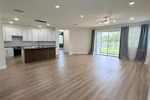 3467 74th Ave Cir E, Sarasota, FL 34243 - Photo 5