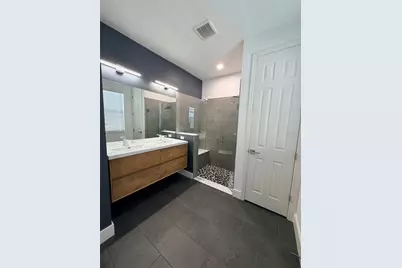 3467 74th Avenue Circle E, Sarasota, FL 34243 - Photo 9