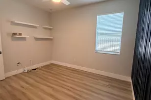 3467 74th Ave Cir E, Sarasota, FL 34243 - Photo 13