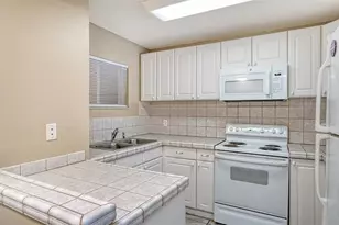 2763 Woodgate Ln, Sarasota, FL 34231 - Photo 7
