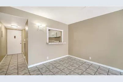 2763 Woodgate Lane #104, Sarasota, FL 34231 - Photo 5