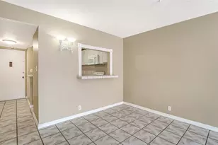 2763 Woodgate Ln, Sarasota, FL 34231 - Photo 5