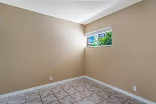 2763 Woodgate Ln, Sarasota, FL 34231 - Photo 17