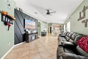 1111 Seminole Sky Dr, Ruskin, FL 33570 - Photo 5