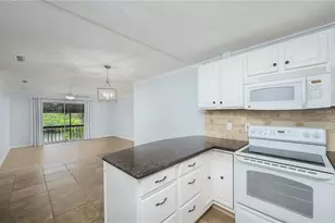 2608 Hidden Lake Dr N, Sarasota, FL 34237 - Photo 9