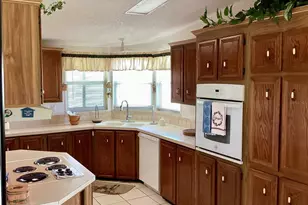 8451 Imperial Cir, Palmetto, FL 34221 - Photo 9