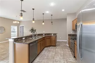 820 Parker Den Dr, Ruskin, FL 33570 - Photo 7